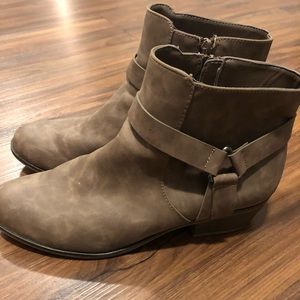 Kenneth Cole Reaction taupe booties